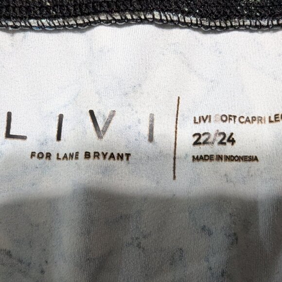 Lane Bryant LIVI High-Rise LIVI Soft Capri Legging Strappy Hem 22/24 - Picture 3 of 3